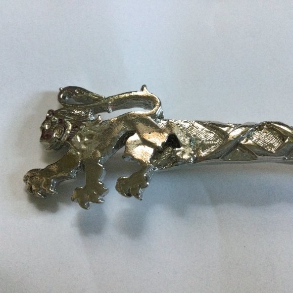 Silver tone metal pin brooch lion? - Picture 5 of 7
